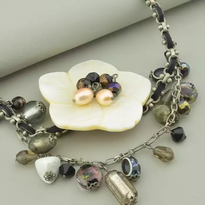 🏷️️ Підвіска квітка Перламутр, Майорка, Чеський кришталь 45 см. ss_93768