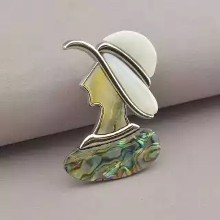 Брошка-кулон жінка в капелюсі Перламутр 55x37 мм