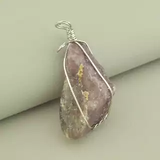 Кулон Полуничний кварц у дроті 45х35мм.