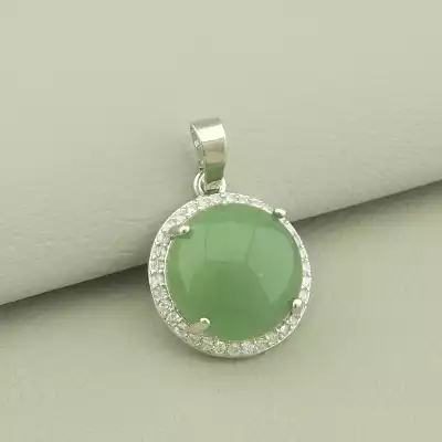 Кулон нефрит 21x18мм.