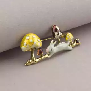 Брошка заєць та мухомор емаль 45x20 мм