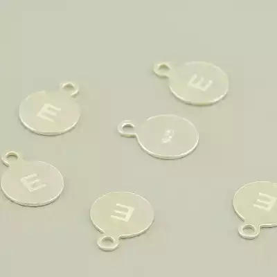 Кулон круглий літера Е срібло (925 проба) 11x8 мм.