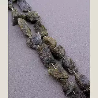 Намистини Лабрадор 42 см (натуральне каміння, без застібки)