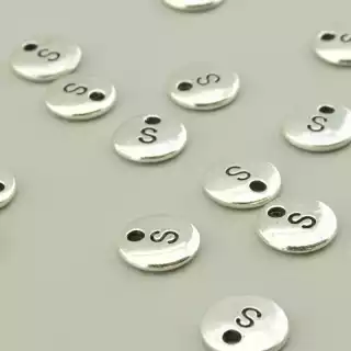 Кулон круглий літера S метал 10х10мм.
