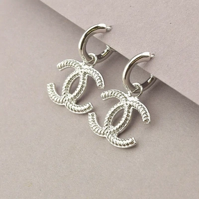 Сережки пусети (родій)