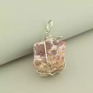 Кулон Полуничний кварц у дроті 50х25мм.