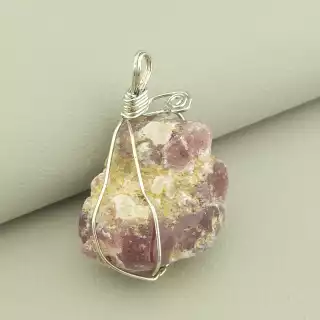 Кулон Полуничний кварц у дроті 50х25мм.
